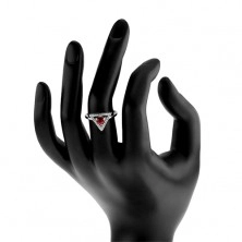 Strieborný 925 prsteň - zirkónový obrys trojuholníka, okrúhly červený zirkón
