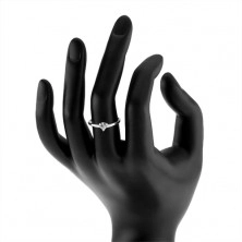 Zásnubný prsteň, vybrúsené zirkónové srdiečko v čírej farbe, striebro 925