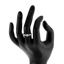 Strieborný 925 prsteň, okrúhle zirkóny čírej farby s lesklými oblúčikmi