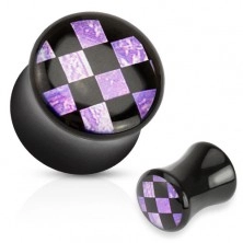Lesklý sedlový plug do ucha čiernej farby, akryl, čierno-fialová šachovnica