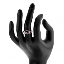 Strieborný prsteň 925, rozdvojené zirkónové ramená, červené srdiečko