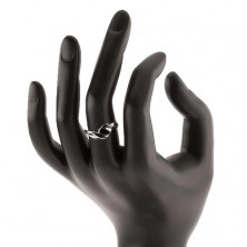 Strieborný 925 prsteň, hladké ramená, šikmé čierne línie a ovál
