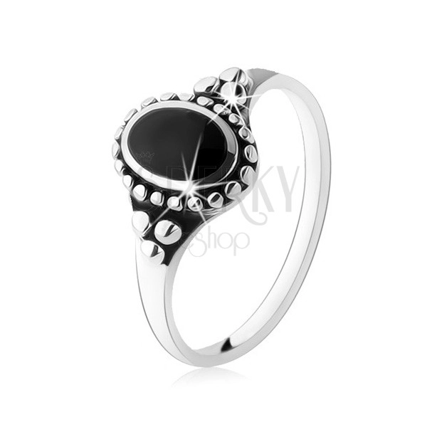 Patinovaný prsteň zo striebra 925, čierny ovál, guličky, vysoký lesk