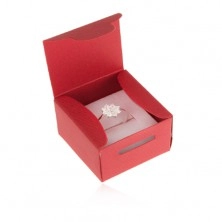 Červená darčeková krabička z papiera na prsteň a náušnice, šikmé zárezy