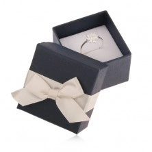 Modrá darčeková krabička na prsteň, prívesok a náušnice, krémová mašľa
