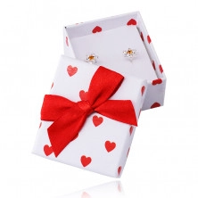 Darčeková krabička na náušnice - biela farba, červené srdiečka s mašličkou