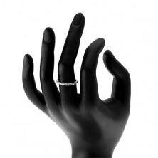 Strieborný 925 prsteň, úzke ramená s vysokým leskom, pás čírych zirkónikov