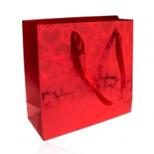 Taška na darček, červená farba, vzor - srdcia, lesklý podklad