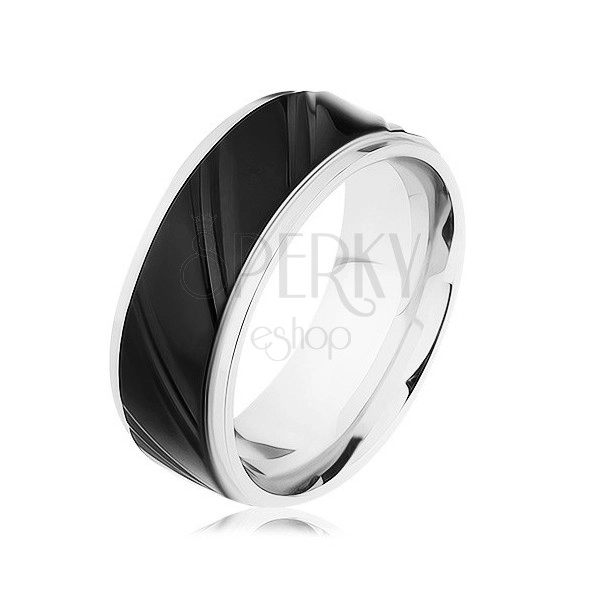 Oceľový prsteň striebornej farby s čiernym pásom, šikmé zárezy 