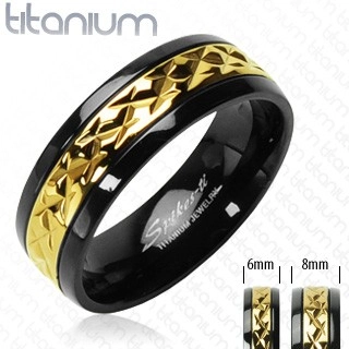 Titánový prsteň čierny so vzorovaným pruhom zlatej farby - Veľkosť: 57 mm