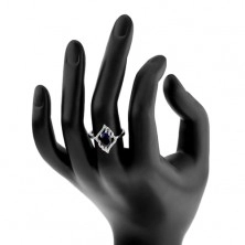 Strieborný prsteň 925, kontúra číreho lístka s oválnym tmavomodrým zirkónom