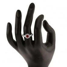 Strieborný prsteň 925, rozdelené ramená, tmavoružový zirkón s čírym lemom