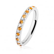 Oceľový prsteň striebornej farby, číre a oranžové zirkóniky, biela glazúra