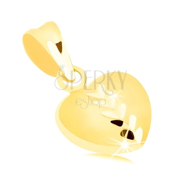 Zlatý prívesok 375 - súmerné srdiečko s lesklou a matnou polovicou, zárezy