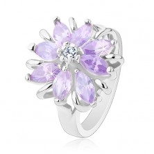 Lesklý prsteň, strieborný odtieň, ligotavý kvet z farebných zrniečkových zirkónov