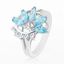 Prsteň s lesklými rozdelenými ramenami, modro-číry polovičný kvet