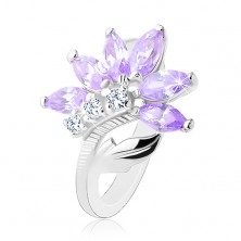 Ligotavý prsteň v striebornej farbe, svetlofialový kvet, lesklý list