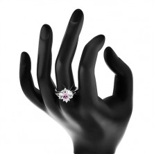 Ligotavý prsteň v striebornom odtieni, rozdelené ramená, ružovo-číry kvet