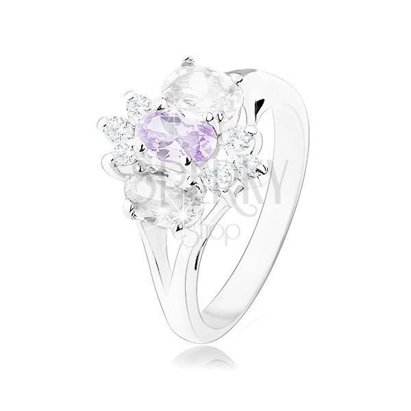 Prsteň v striebornom odtieni s rozdelenými ramenami, fialovo-číry kvet