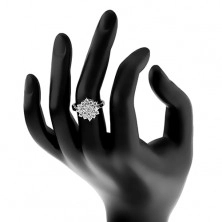 Lesklý prsteň v striebornej farbe, veľký kvet z okrúhlych čírych zirkónikov
