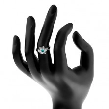Trblietavý prsteň zdobený čírym kvietkom so zirkónom svetlomodrej farby
