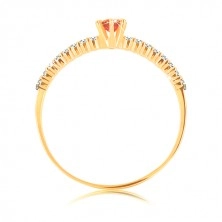 Zlatý prsteň 585 - číre zirkónové línie, vyvýšený okrúhly červený granát