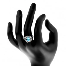 Lesklý prsteň s rozvetvenými ramenami, svetlomodrý zirkónový ovál, číre oblúky