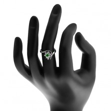 Trblietavý prsteň v striebornej farbe, tmavozelený kvietok s čírymi lupienkami