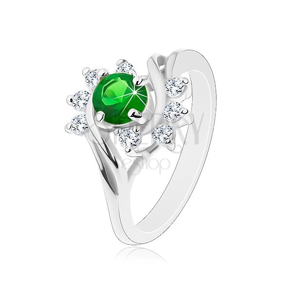 Trblietavý prsteň v striebornom odtieni, zeleno-číre zirkóny, hladké oblúky