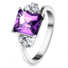 Lesklý prsteň so striebornou farbou, obdĺžnikový fialový zirkón, drobné zirkóniky 