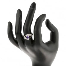 Lesklý prsteň v striebornom odtieni s fialovým oválnym zirkónom, číra línia