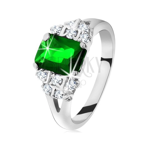 Ligotavý prsteň v striebornej farbe, smaragdovo zelený zirkón, rozdelené ramená