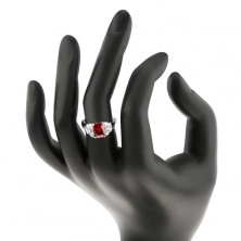 Lesklý prsteň so strieborným odtieňom, tmavooranžový obdĺžnikový zirkón