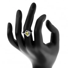 Ligotavý prsteň s ohnutným ramenom, oválny zirkón v zelenom odtieni, číry oblúk