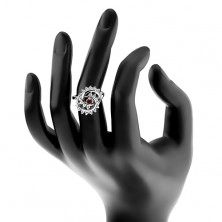 Lesklý prsteň s ozdobnou špirálou s čírym lemom, tmavočervený zirkón