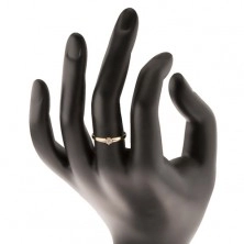Zlatý prsteň 585 - okrúhly diamant čírej farby v šesťcípom kotlíku