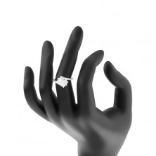 Lesklý prsteň so zahnutými ramenami, zirkónový obdĺžnik v čírom odtieni
