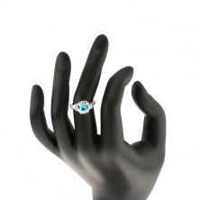 Ligotavý prsteň s čírymi oblúčikmi, svetlomodrý okrúhly zirkón, polmesiačiky