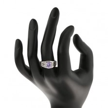 Ligotavý prsteň s rozvetvenými ramenami, oválny stred, dvojice čírych zirkónov