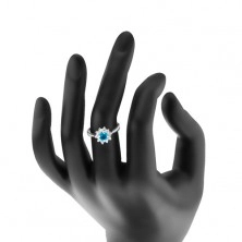 Lesklý prsteň s úzkymi hladkými ramenami, zirkónový kvet modrej a čírej farby