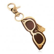 Kľúčenka v mosadznej farbe s patinovaným povrchom, okuliare z kože a kovu