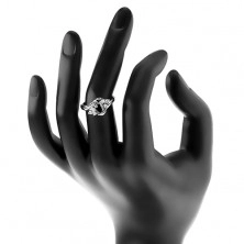 Lesklý prsteň so zahnutými ramenami, čierny ovál, ligotavé číre zirkóniky, oblúčiky