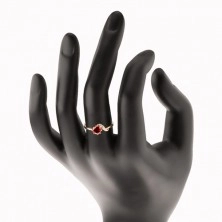 Zlatý prsteň 585 - okrúhly granát červenej farby, ligotavá vlnka