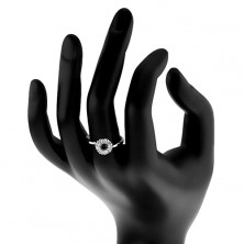 Lesklý prsteň v striebornom odtieni, zirkónový kvietok s čiernym stredom