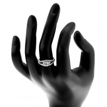 Strieborný prsteň 925, rozdelené trblietavé ramená, tri okrúhle číre zirkóny