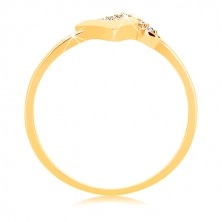 Ligotavý prsteň v žltom 14K zlate - lesklý a zirkónový zalomený pásik