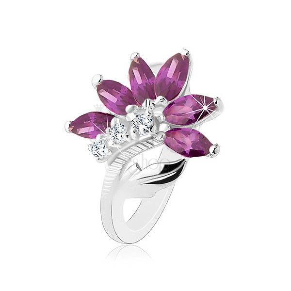 Ligotavý prsteň v striebornej farbe, tmavofialový kvet, lesklý list