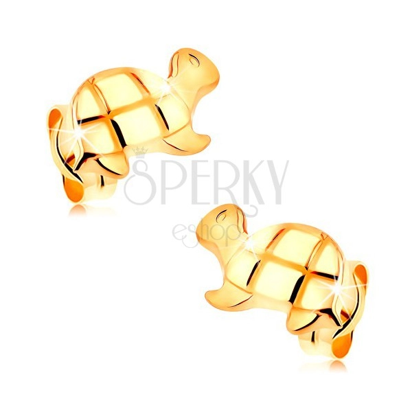 Zlaté puzetové náušnice 585 - lesklá korytnačka s gravírovanými detailmi