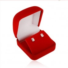 Červená zamatová krabička na náušnice alebo prívesok, skosená vrchná časť
