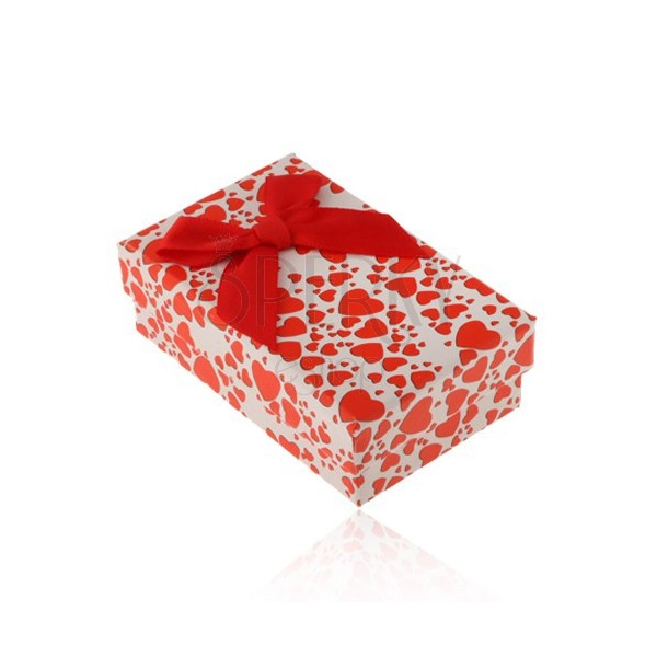 Bielo-červená krabička na set alebo náhrdelník, potlač srdiečok, mašľa